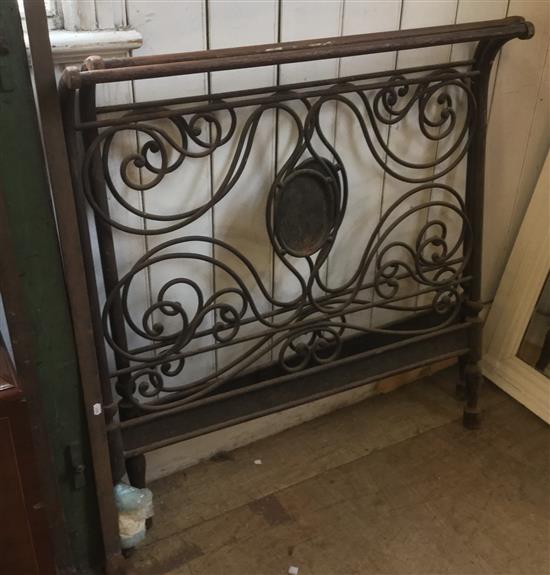 Metal bed frame(-)